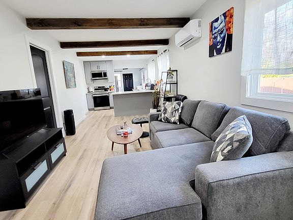 View upon entry from entrance door