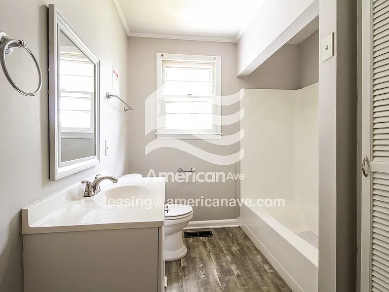 2065375_010_main_bathroom_11.jpg