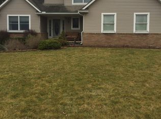 13687 Windmoor Dr, South Lyon, MI