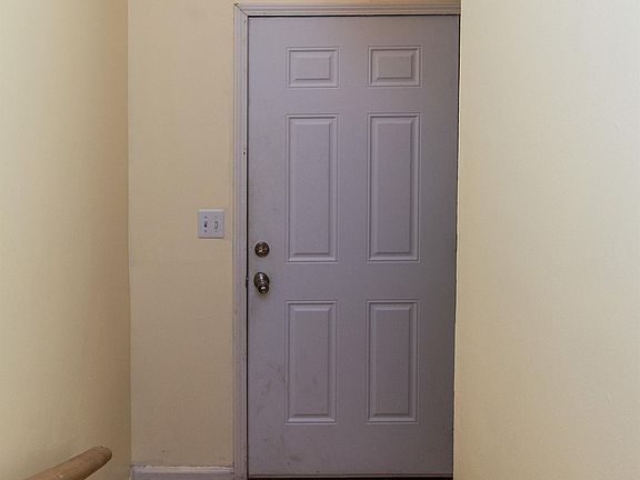 5th image of 107 Jonathan Dr