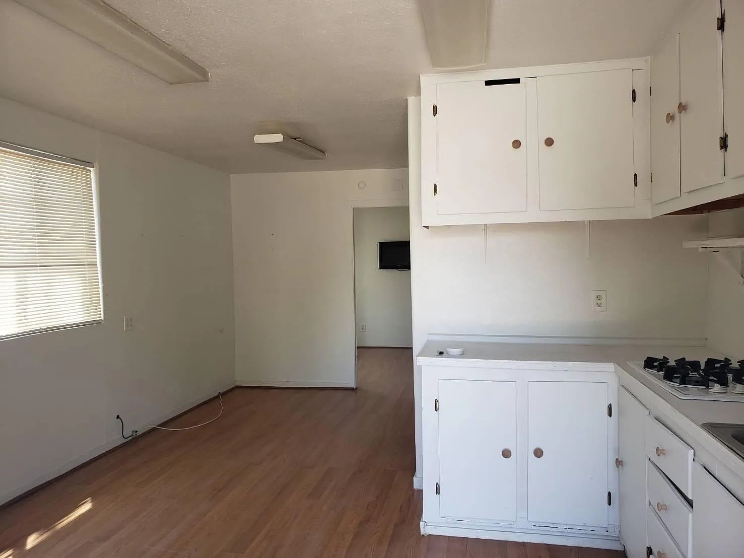 680 East St — Photo 2