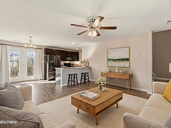 3rd image of 1327 Zamora Ln