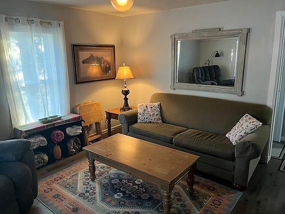 3rd image of 113 S Clarady Ave