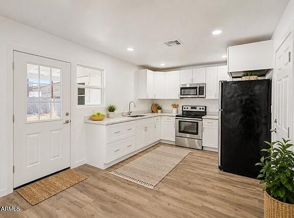 5th image of 234 W 8TH Avenue