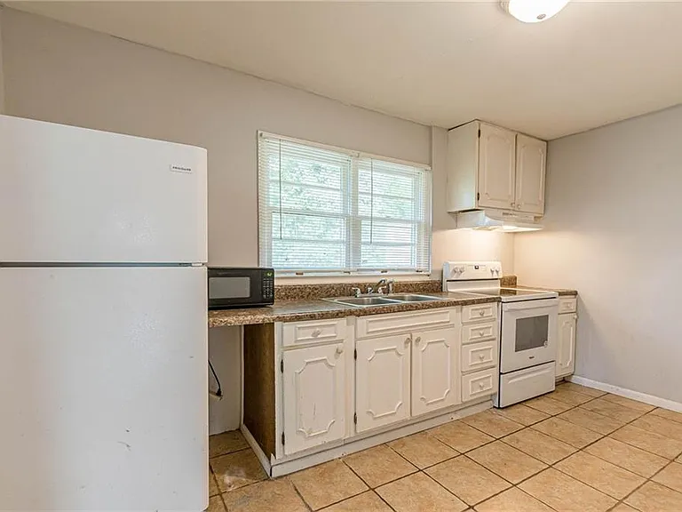 350 Brooks Ave SW — Photo 9