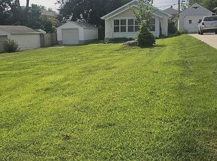 1325 Maplewood Dr NE, Cedar Rapids, IA 52402