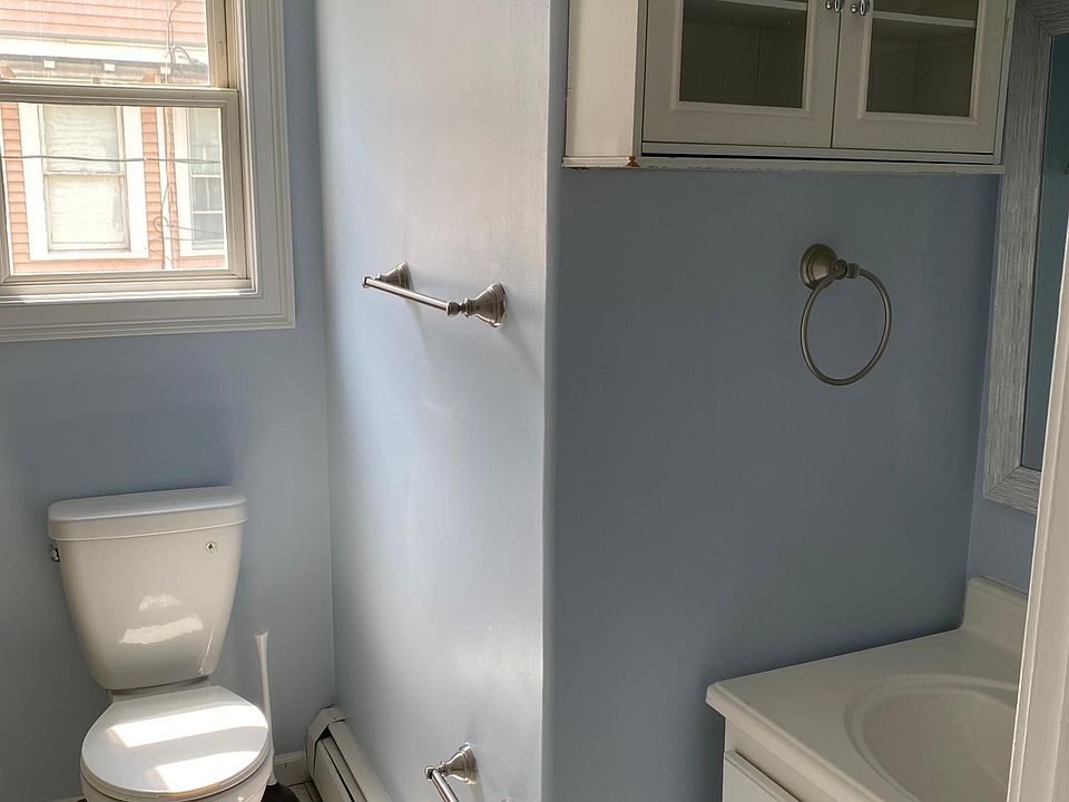 2nd image of 219 Park Rd APT 2W