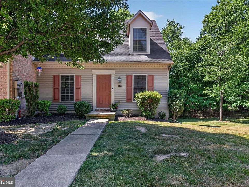 1st image of 409 Park View Dr