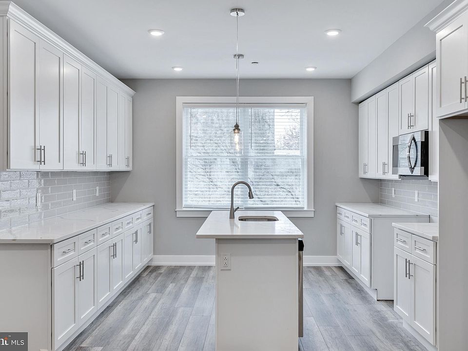 1st image of 902 W Susquehanna Ave #2