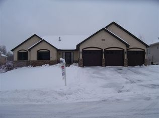 1452 Kingswood Ponds Rd, Eagan, MN 55122