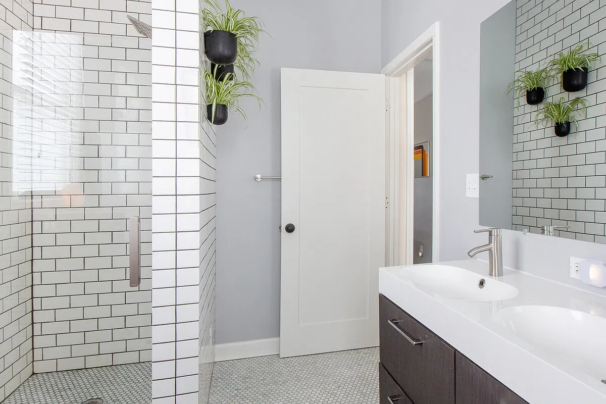 2322 Holly St — Photo 3