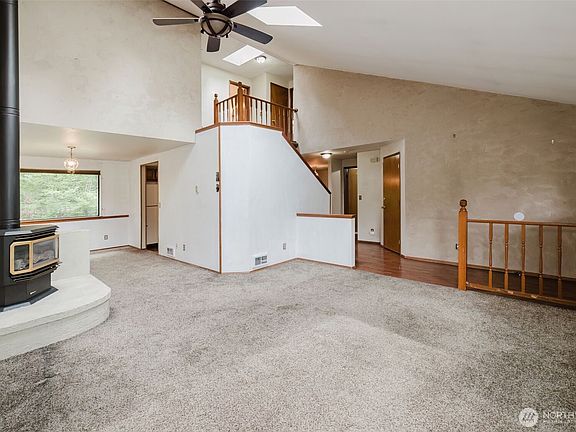 5th image of 9606 Sunburst Court SE