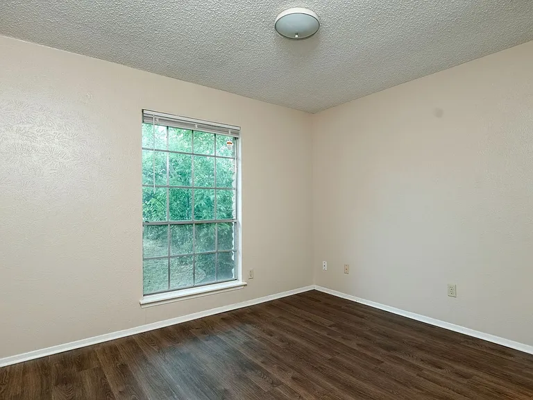 10419 Firethorn Ln — Photo 11