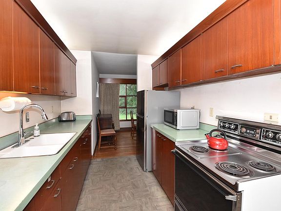 5th image of 3421 Saint Clair STREET