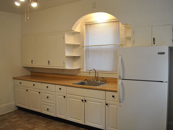 3rd image of 800 Punta Gorda St