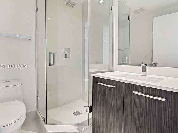 4th image of 45 SW 9th St APT 1806