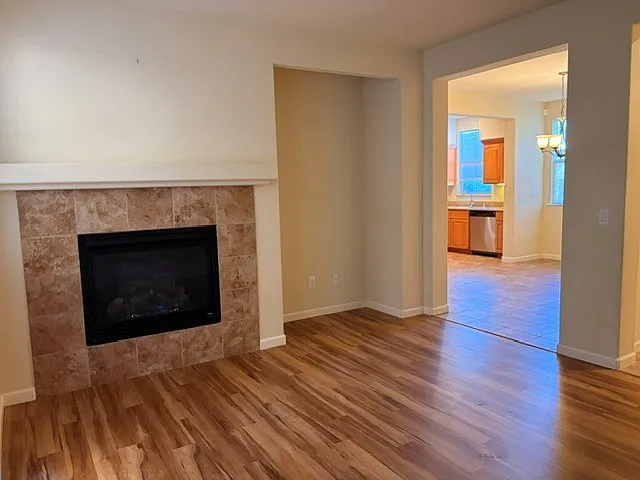 3 bed, 2.5 bath, 1812 sqft, $2,800 — Photo 4