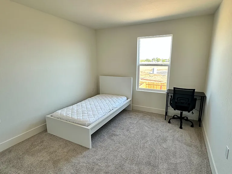 752 Stephanie Dr #2 — Photo 1