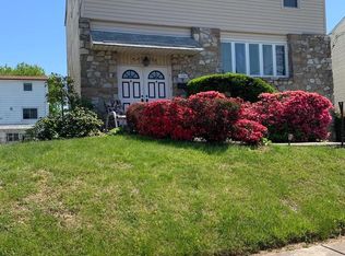 1988 King Arthur Rd, Philadelphia, PA 19116