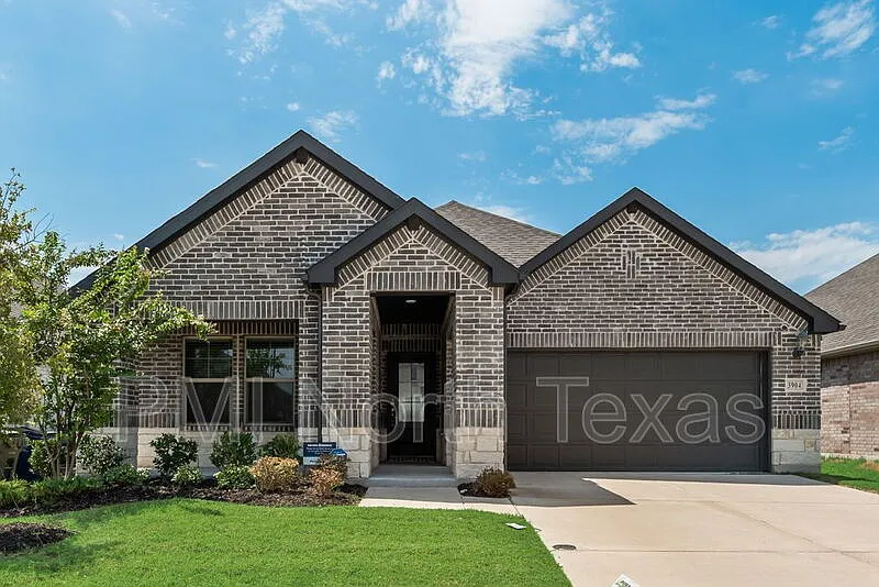 4 bed, 3.0 bath, 2077 sqft, $2,400 — Photo 4