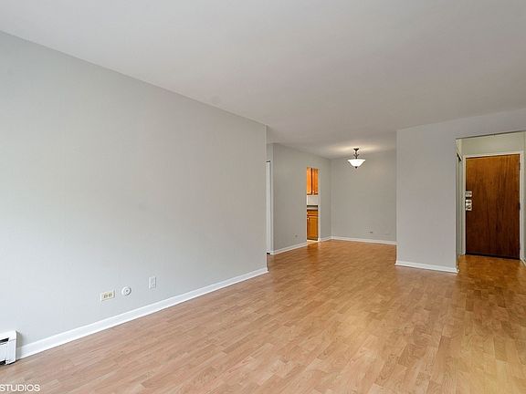 4th image of 3620 N Pine Grove Ave APT 416