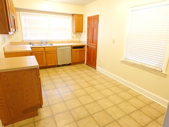 5th image of 1419 Worthington St