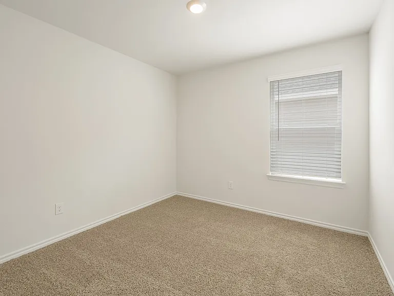 1558 Brooke Dr — Photo 8