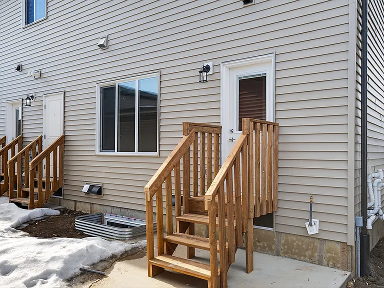 516 Black Stone Blvd — Photo 33