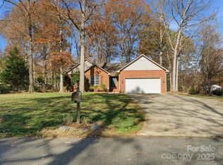 6006 Charlton Oaks Dr, Waxhaw, NC 28173