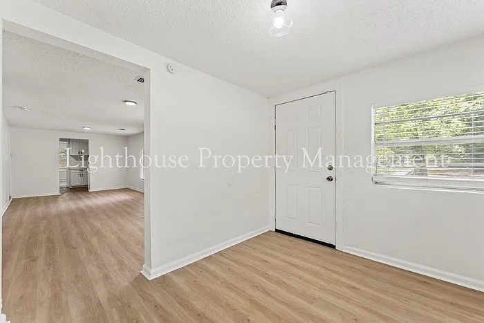 1021 Woodstock Ave — Photo 2