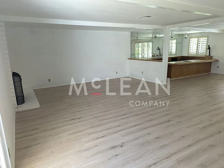 2737 E Plaimor Ave — Photo 17