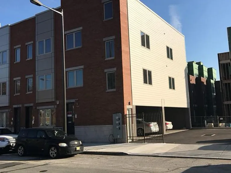 627 N 6th St #A — Photo 1
