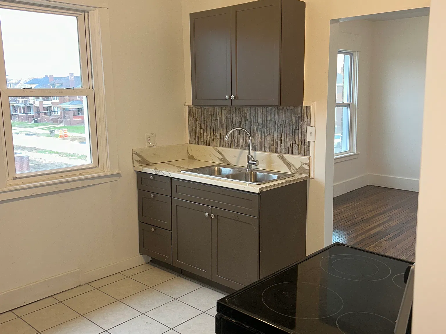 3 bed, 1400 sqft, $1,350 — Photo 4
