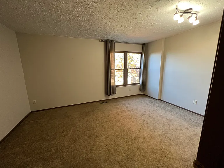605 Center Ave — Photo 2