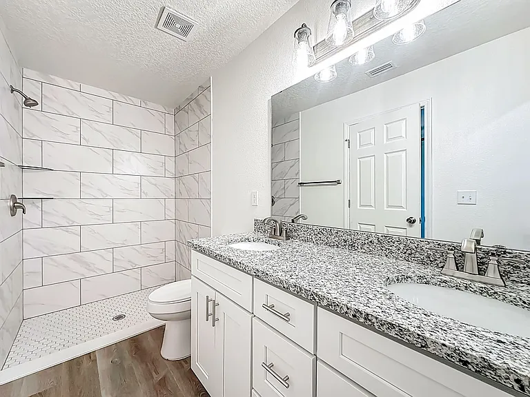 780 W 5th St — Photo 11