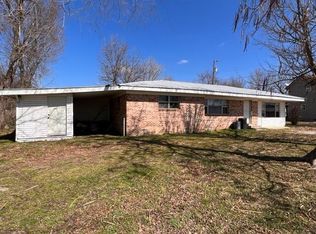 106 E Olive St, Green Forest, AR 72638