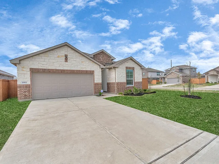 10502 Moon Valley Ln — Photo 3
