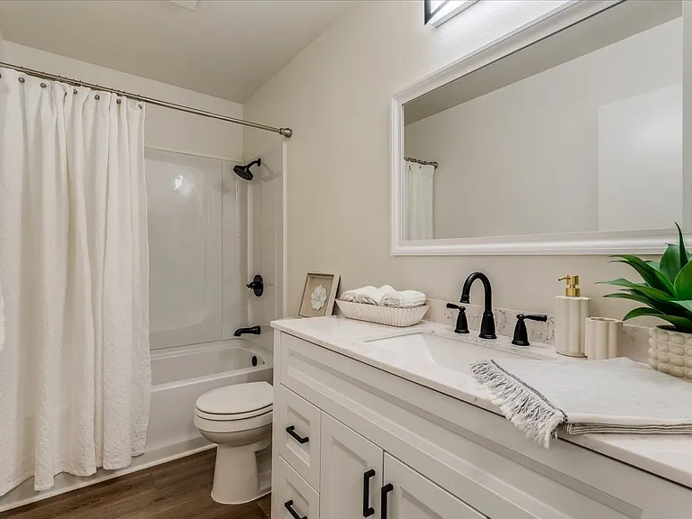 3335 Broad St #15 — Photo 14