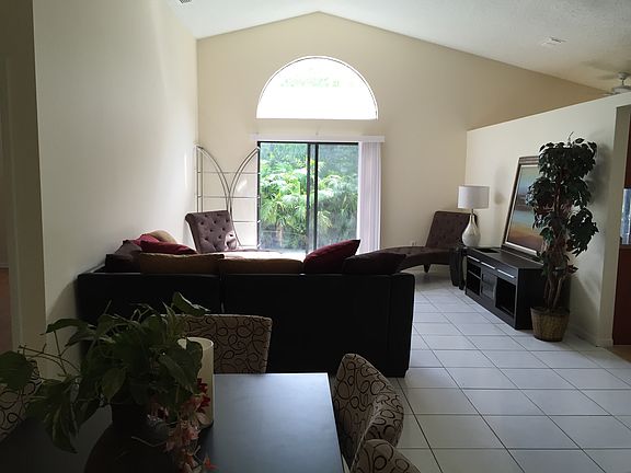 5th image of 625 Laurel Way