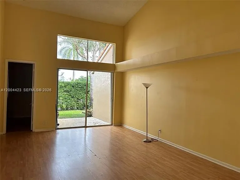 15851 SW 10th St #Townhouse 15851 — Photo 3