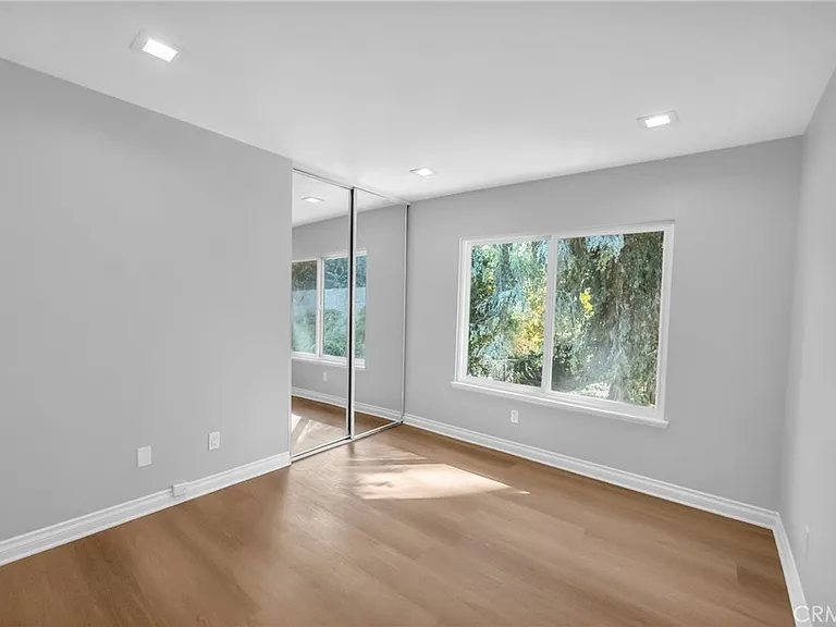 4642 Poe Ave — Photo 31