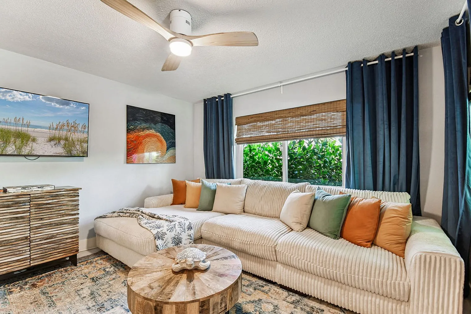 2 bed, 1.0 bath, 893 sqft, $5,267 — Photo 1