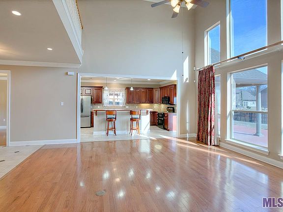 4th image of 12218 Villa Park Dr