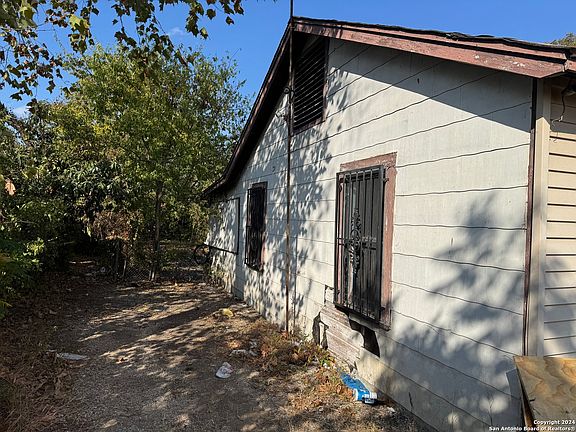3rd image of 1411 GORMAN