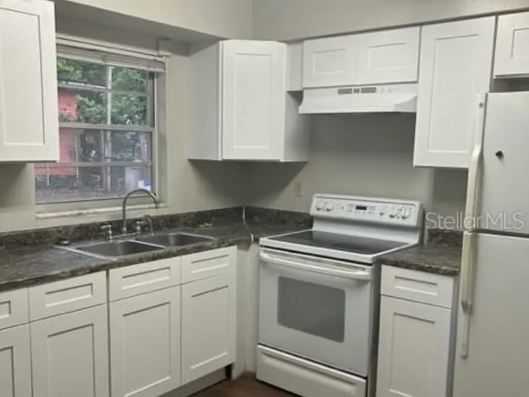 629 Montana Ave #629 — Photo 2