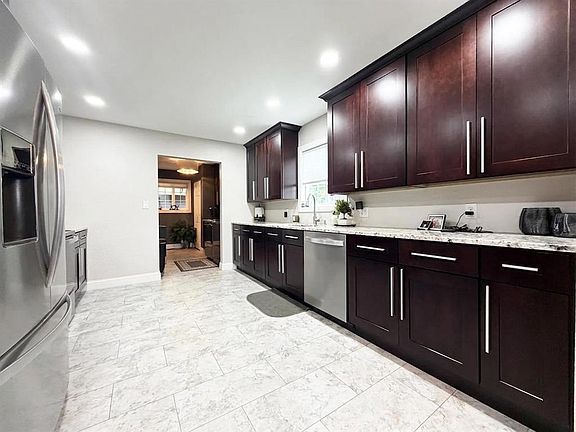 5th image of 310 Clinton Street
