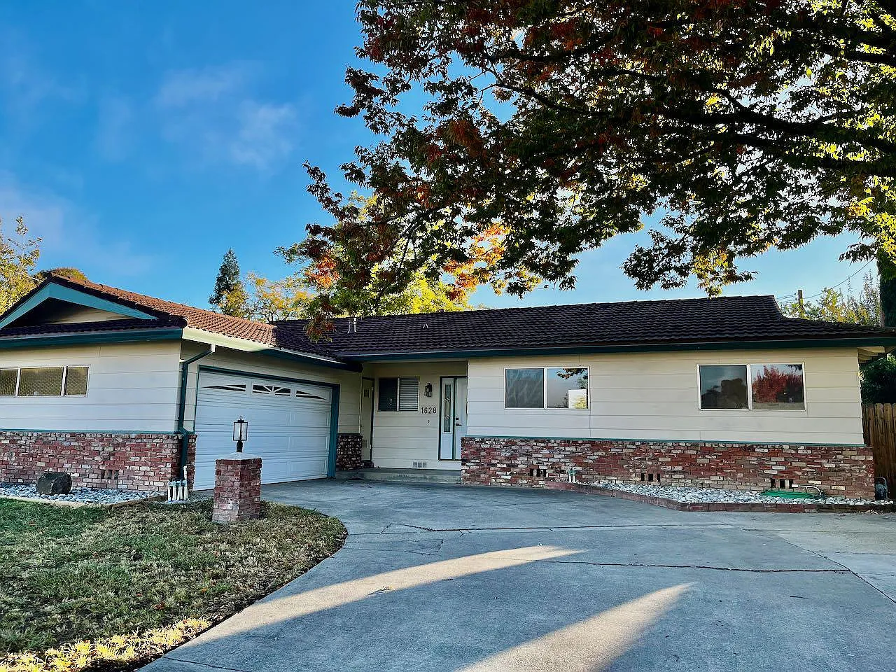 1628 Huntington Dr photo 1