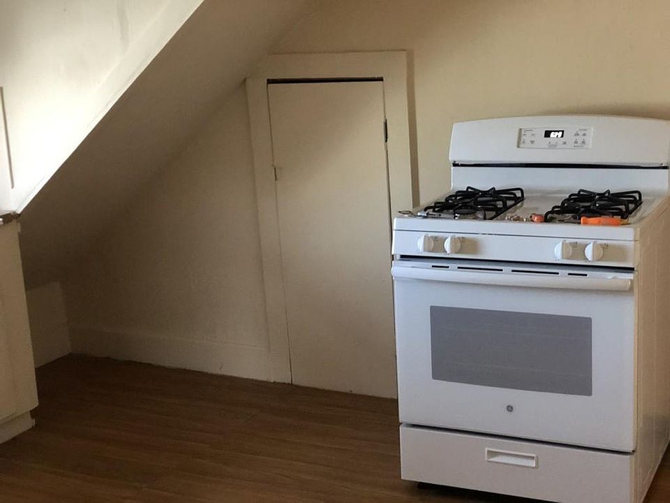 2nd image of 103 Weir St APT 3