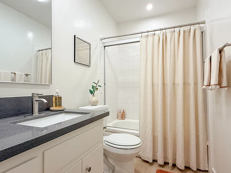 Townhouse Apartments — Photo 9