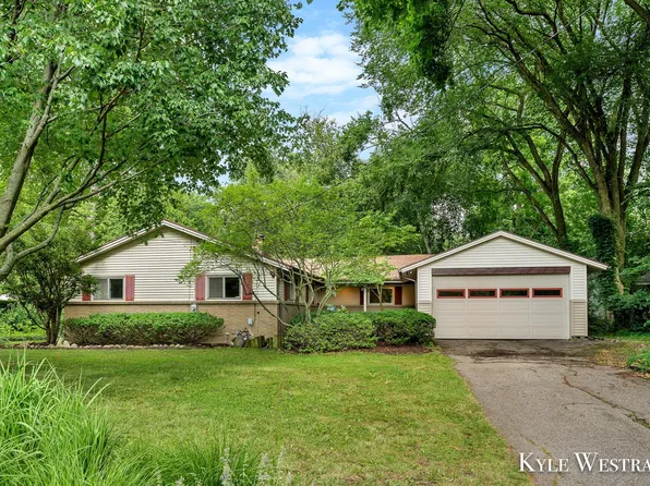732 Hill Ave NW, Grand Rapids, MI 49504